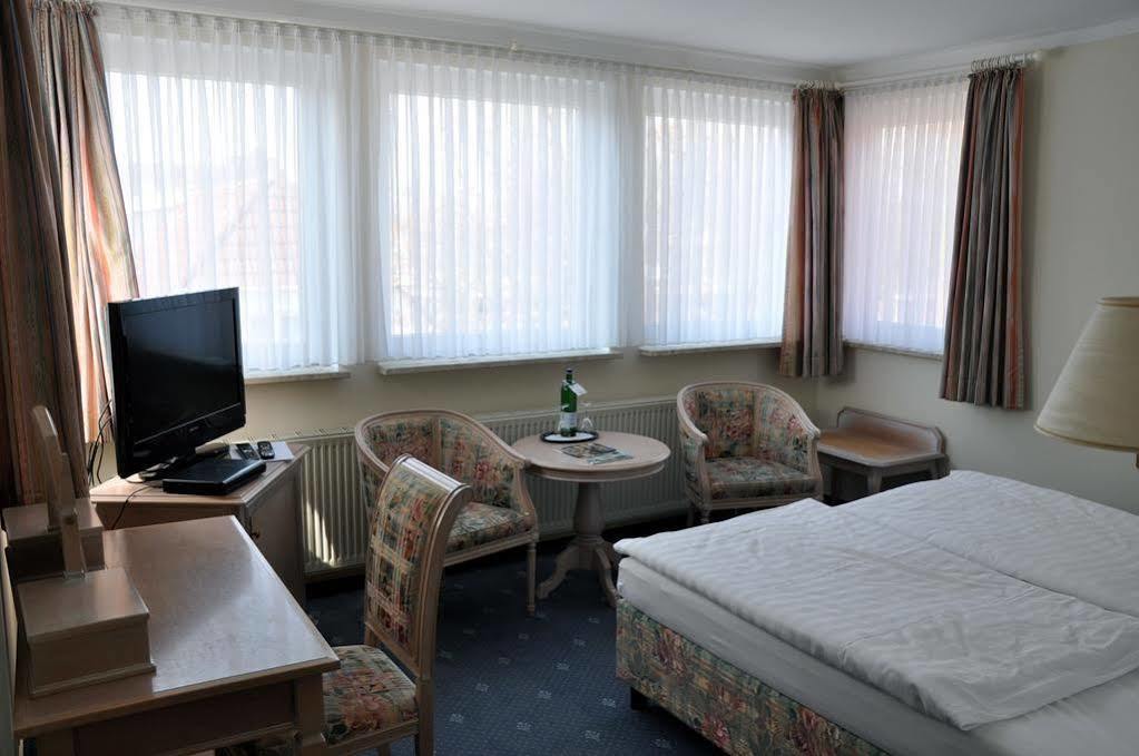 Boutique-Hotel Zur Alten Post Busum Exterior photo